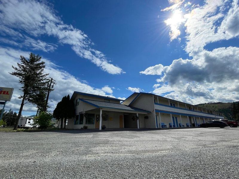 Y-5 Motel, Barrière, Canada