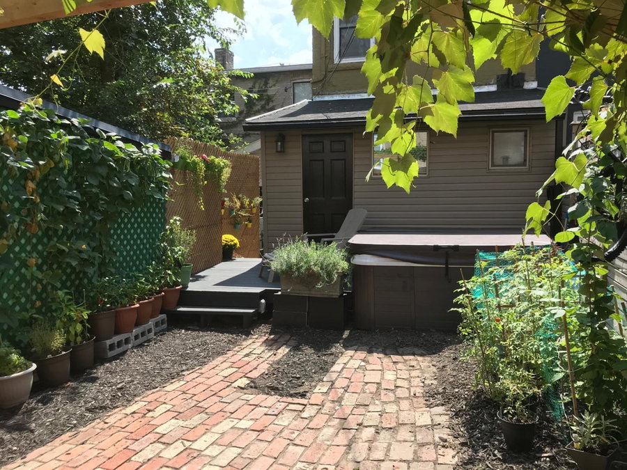 Love-nest With Private Hot Tub, Toronto, Canada