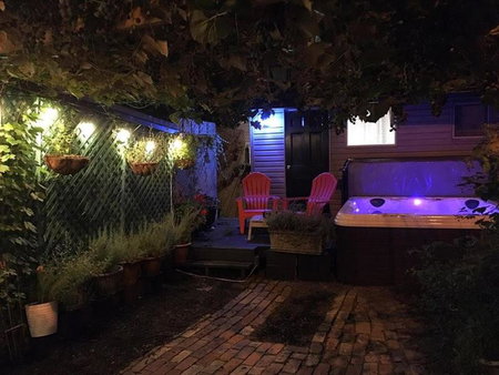 Love-nest With Private Hot Tub, Toronto, Canada