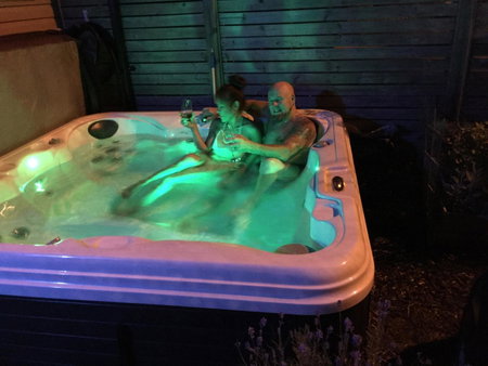 Love-nest With Private Hot Tub, Toronto, Canada