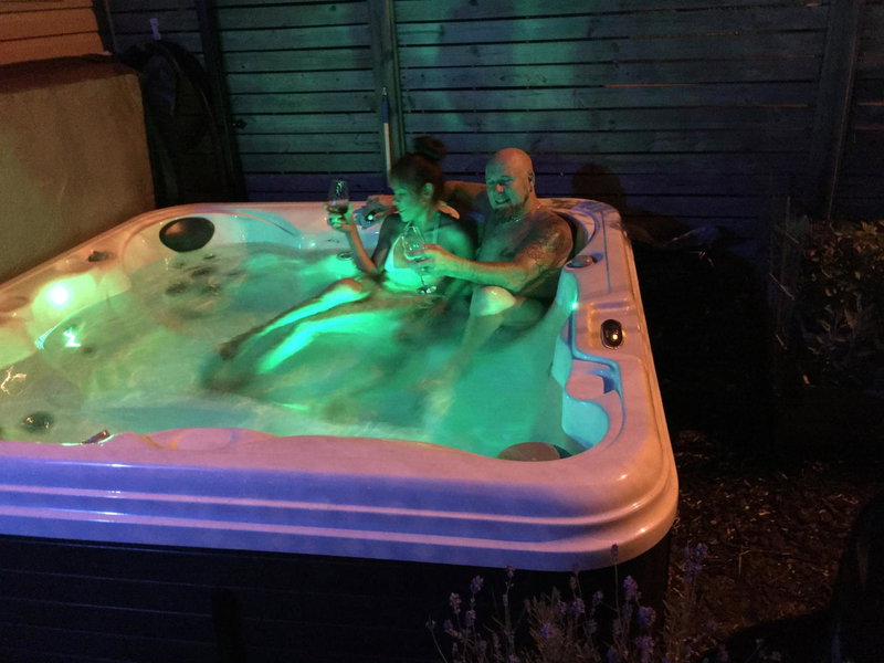 Love-nest With Private Hot Tub, Toronto, Canada