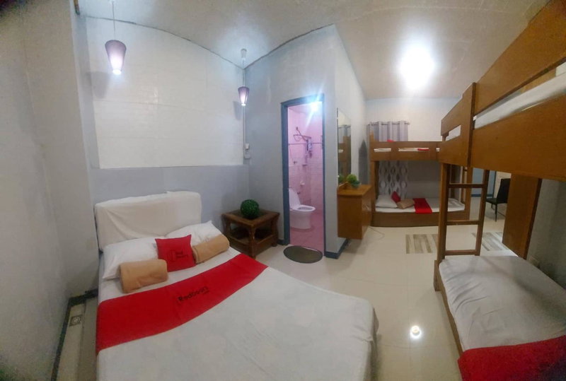 RedDoorz Hostel @ Ritz Place Baguio, Baguio, Philippines