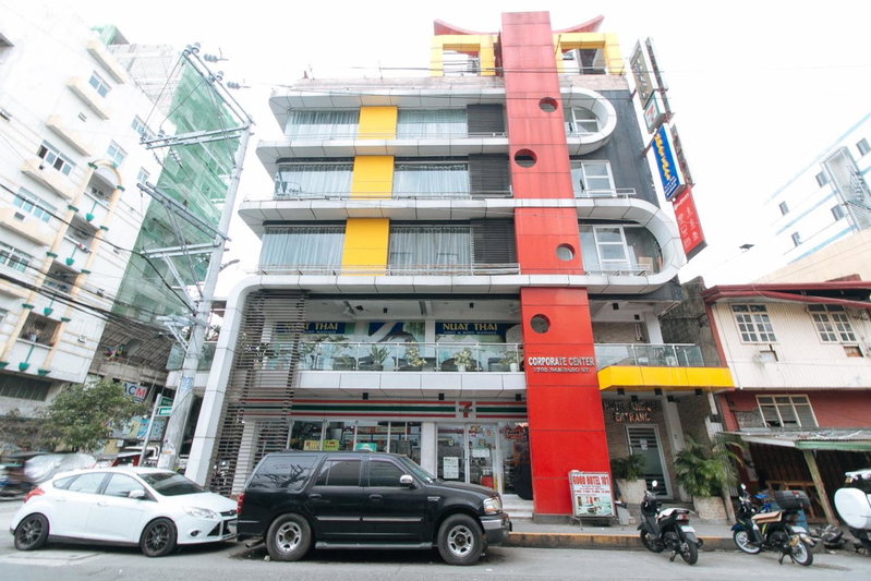 RedDoorz near Bambang Station, Manila, Philippines