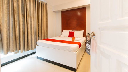 RedDoorz near Bambang Station, Manila, Philippines