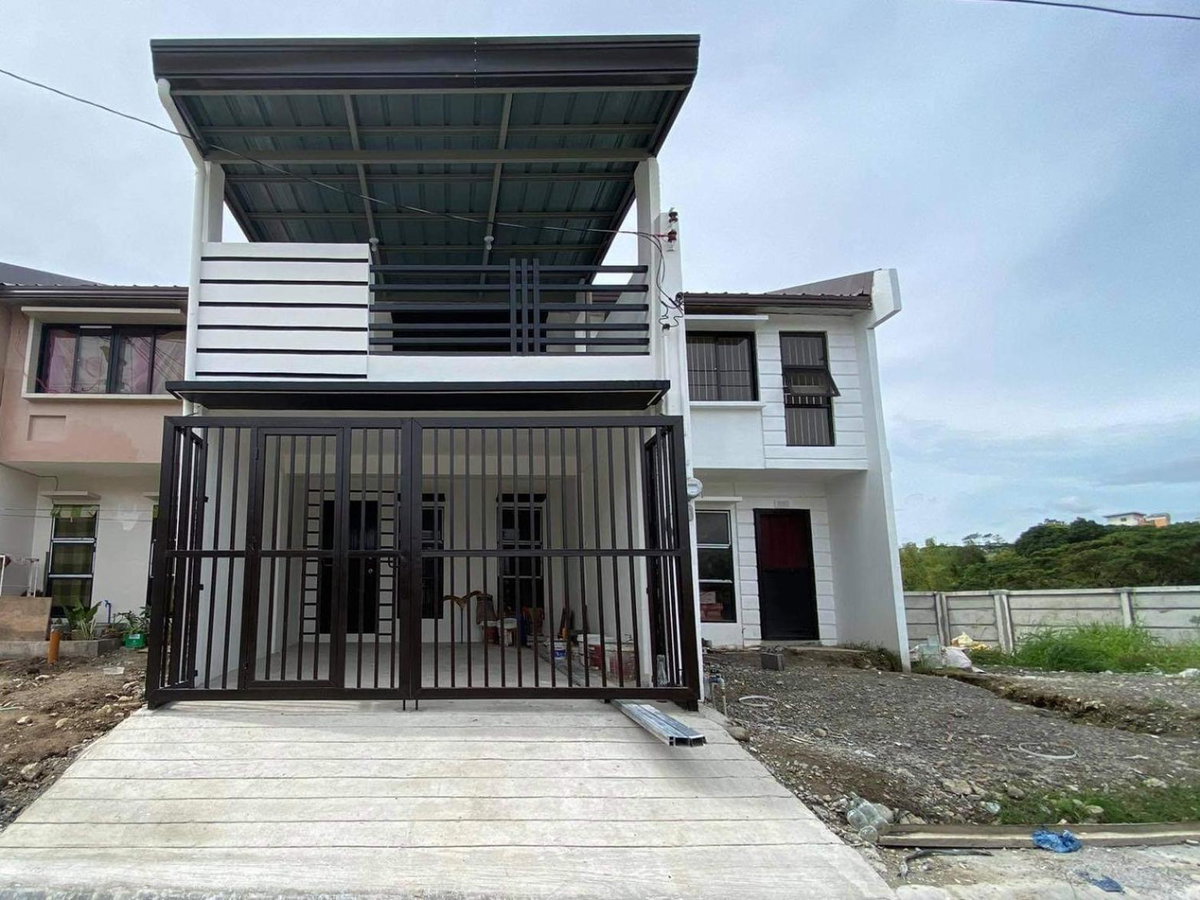 Balcony & 2BR TownHouse - near Clark Airport & Aqua Planet - TRP2, Philippines