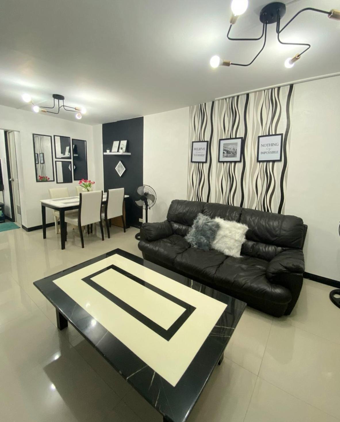 Balcony & 2BR TownHouse - near Clark Airport & Aqua Planet - TRP2, Philippines