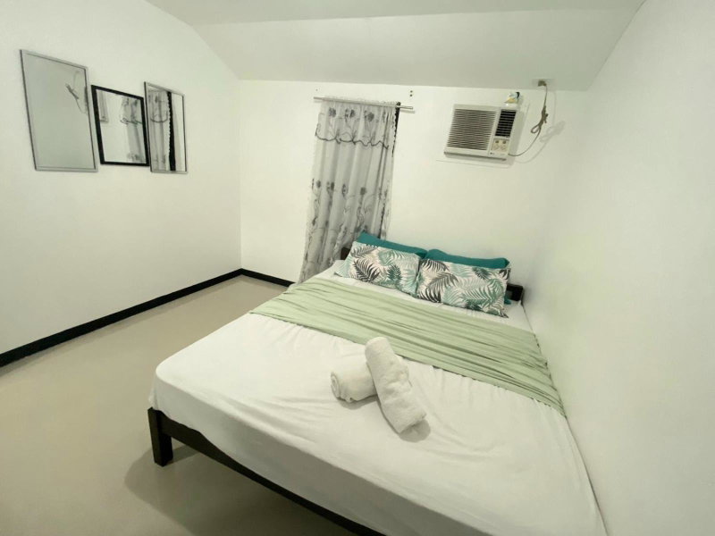 Balcony & 2BR TownHouse - near Clark Airport & Aqua Planet - TRP2, Angeles, Philippines