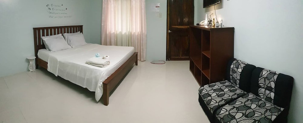 Hotel · Wombats Beach Resort, Olongapo
