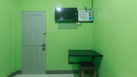 RedDoorz at Joels Apartelle, Calaboso, Philippines
