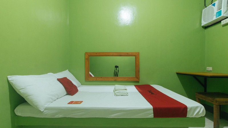 RedDoorz at Joels Apartelle, Calaboso, Philippines