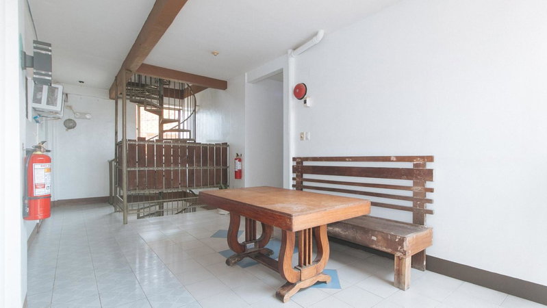 RedDoorz at Joels Apartelle, Calaboso, Philippines