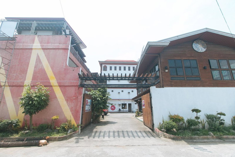 RedDoorz at Joels Apartelle, Calaboso, Philippines