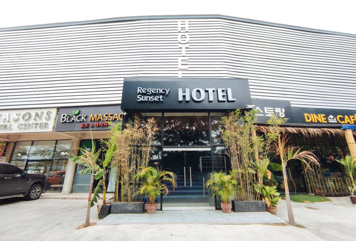 RedDoorz Premium at Regency Sunset Hotel, Philippines