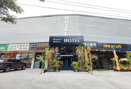 RedDoorz Premium at Regency Sunset Hotel, Angeles, Philippines