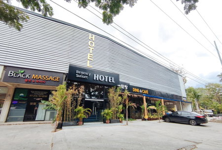 RedDoorz Premium at Regency Sunset Hotel, Angeles, Philippines