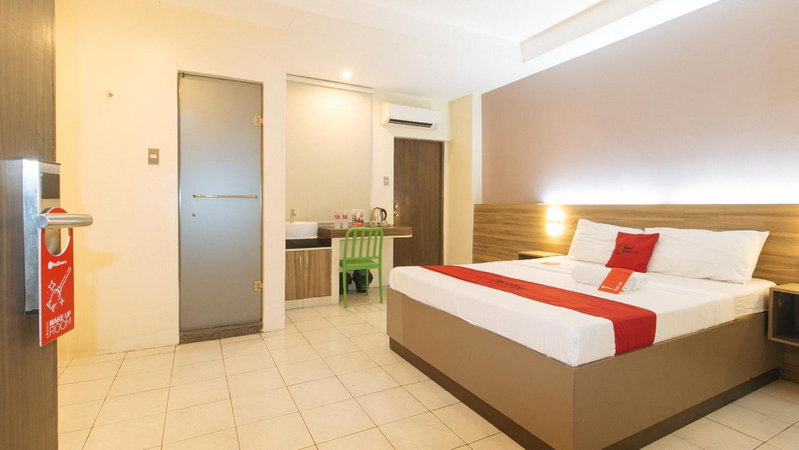 RedDoorz at V Plaza Hotel Manila, Manila, Philippines