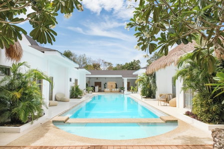 Seapearl of Alona, Panglao, Philippines