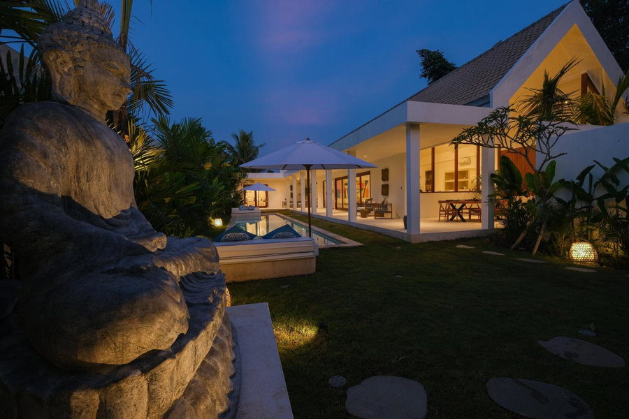 Ubud Luxury 2-Bedroom Villa with Private Pool and BBQ - Serene Escape!, Ubud, Indonesia