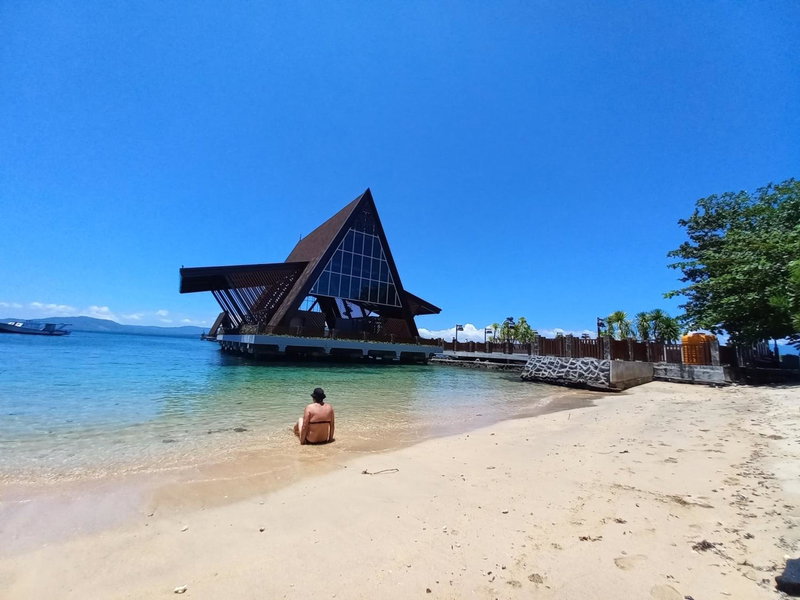 4 Sisters Divers, Bunaken, Indonesia