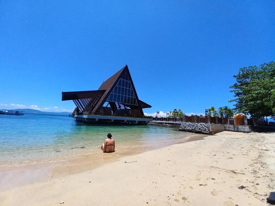 4 Sisters Divers, Bunaken, Indonesia