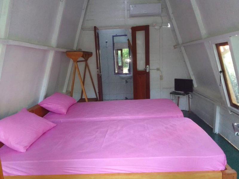 Tanjong Tinggi Cottage, Sijuk, Indonesia