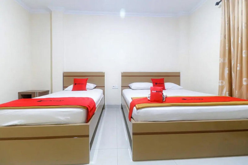 RedDoorz Plus near WTC Batanghari Mall, Tanjungjohor, Indonesia