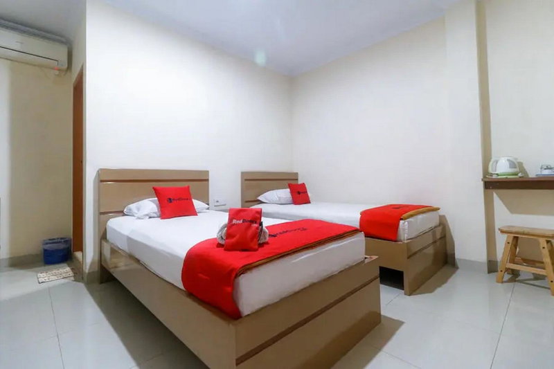 RedDoorz Plus near WTC Batanghari Mall, Tanjungjohor, Indonesia