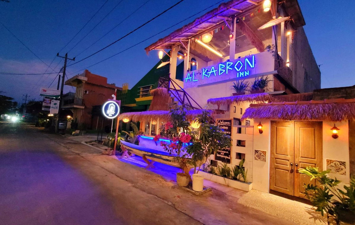 Al Kabron Inn, Indonesien