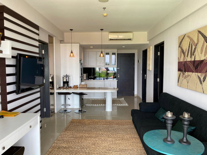 Stylish 2 Bedroom Penthouse Apt, Newly Refreshed, 50 Mbps, Pool, Gym, Resto, Kuta, Indonesia