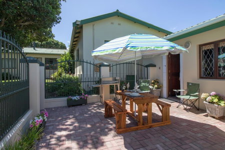 Dunwerkin Bachelor Flat, Kenton on Sea, South Africa