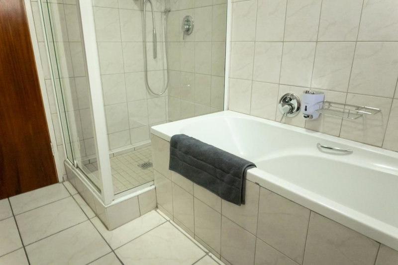 VillaZek a modern 2 bedroom open- plan apartment with parking, Pretoria, South Africa