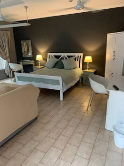 20 On Plover - Private Cottage, Sandton, South Africa