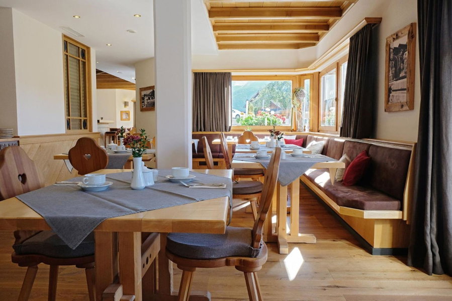 Hotel Garni Hubertushof, Fiss, Austria