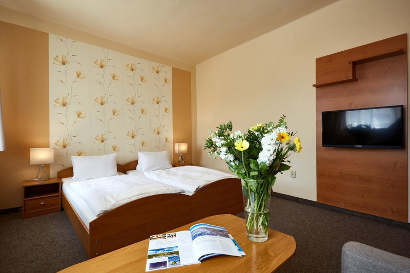 Hotel Slunce - wellness s bazénem, pivovar Morous a bowling, Rýmařov, Czechia