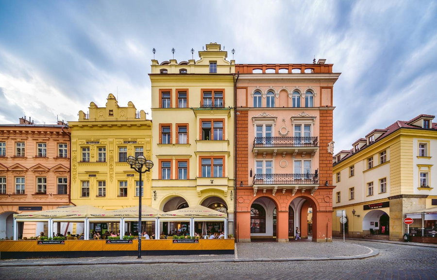 Modern family apt. with Central Square entrance, Hradec Králové, Czechia