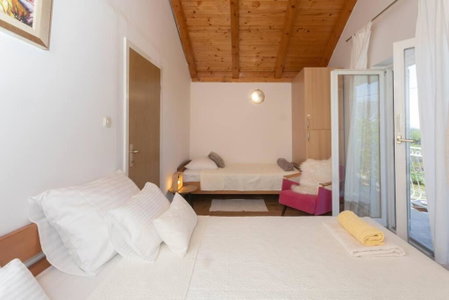 Peaceful house in nature nearby National Park Krka, Brištane, Croatia