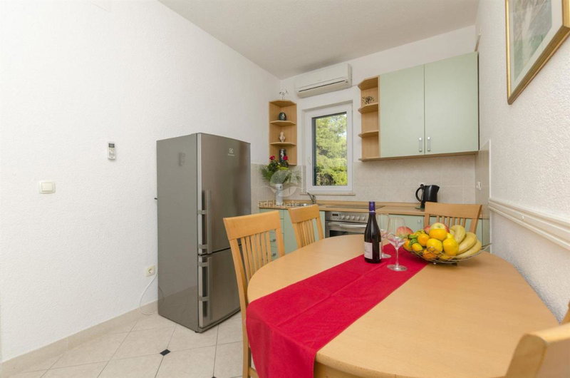 Apartment Niko, Bol, Croatia