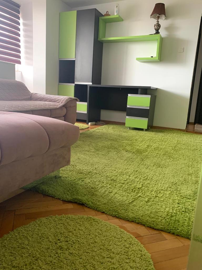 Modern, Romania