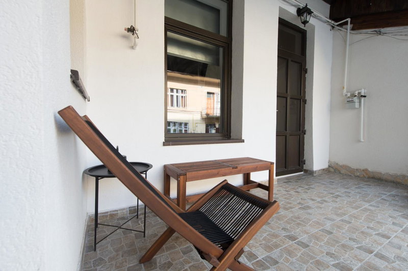 Lovely Brasov Flat with Patio and Mountain Views, Braşov, Romania