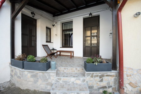 Lovely Brasov Flat with Patio and Mountain Views, Braşov, Romania