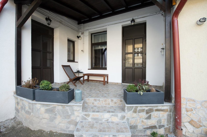 Lovely Brasov Flat with Patio and Mountain Views, Braşov, Romania