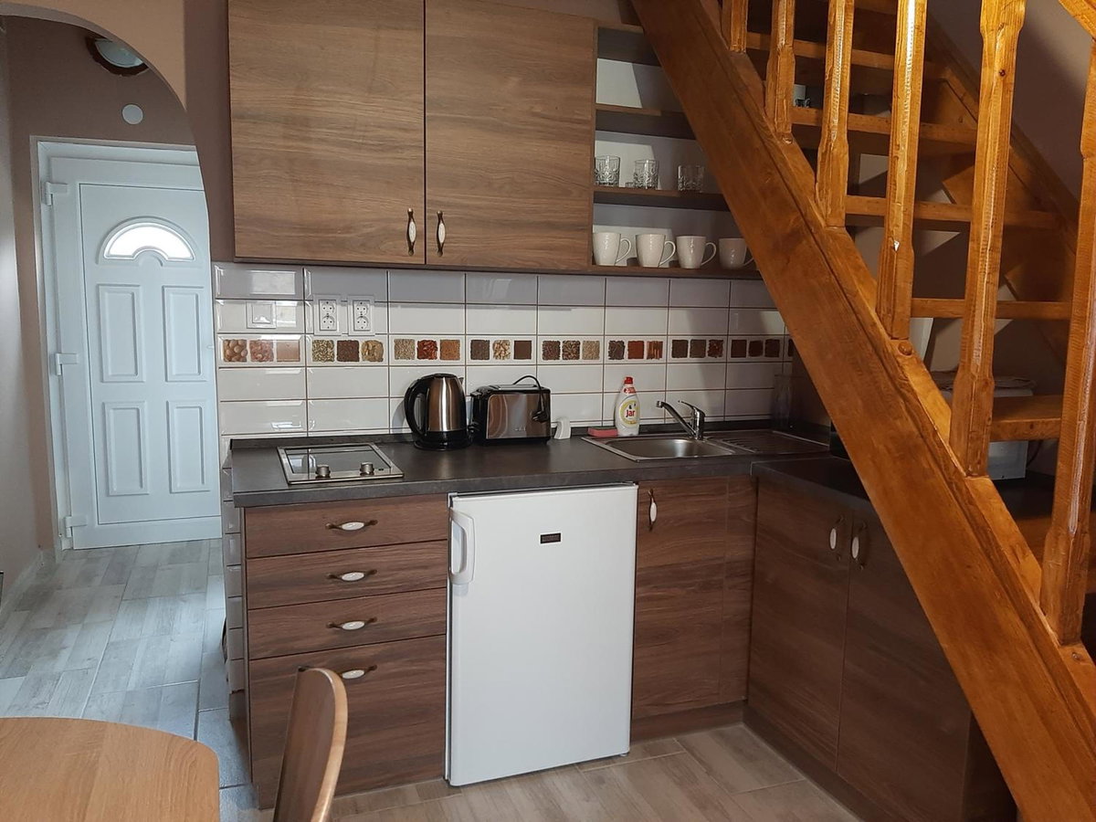 Egniss Apartman, Hungary