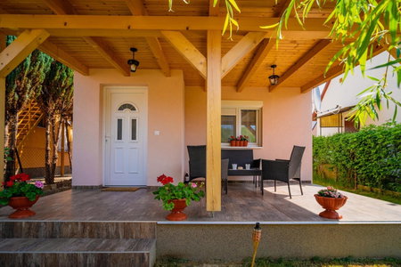 Pipacs Apartmanház, Harkány, Hungary