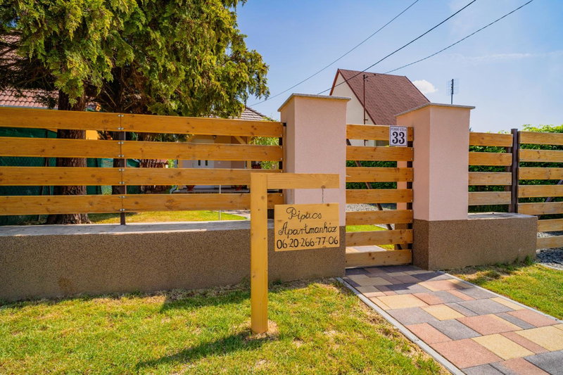 Pipacs Apartmanház, Harkány, Hungary