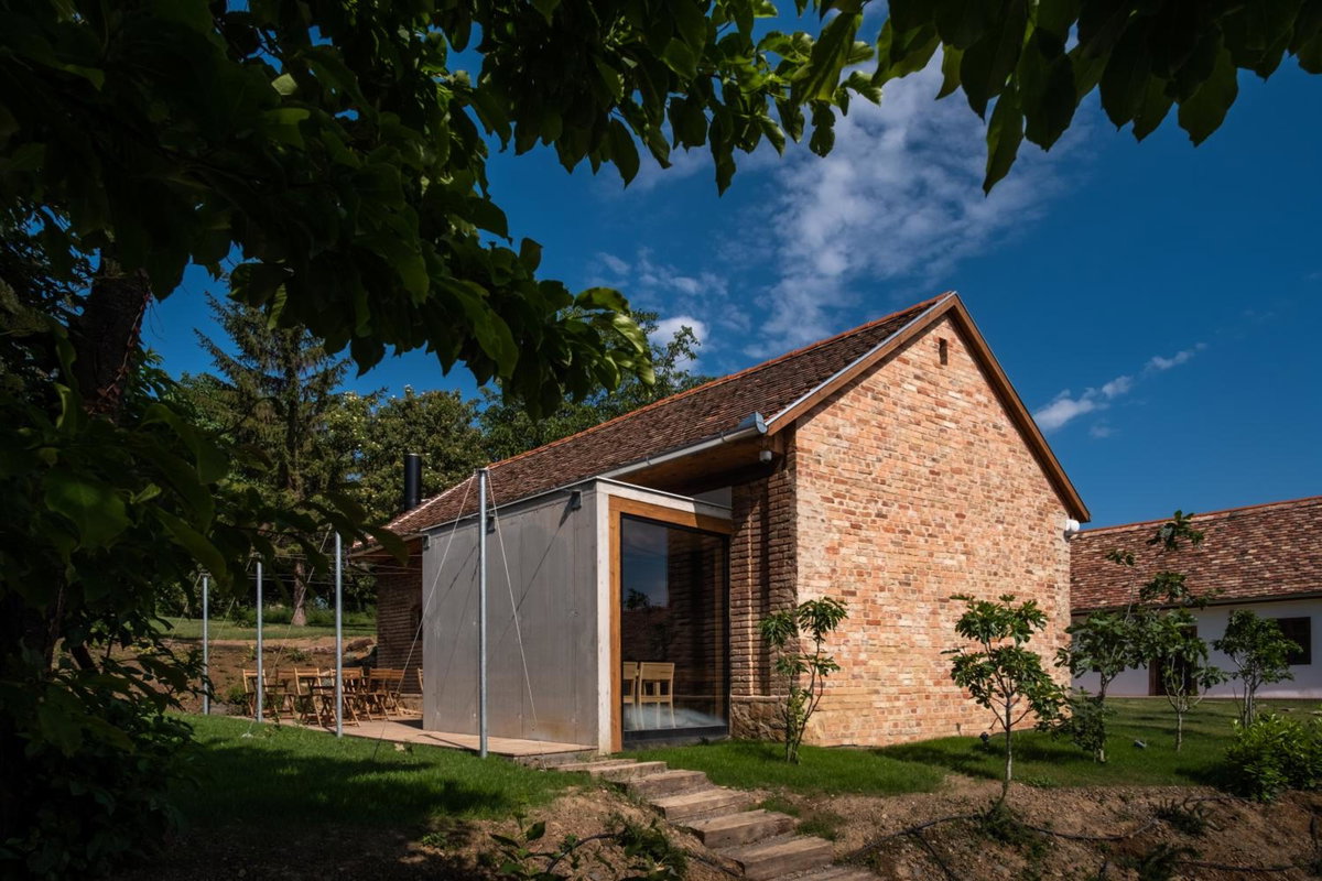 Hotel · Almalomb Apartman, Hosszúhétény