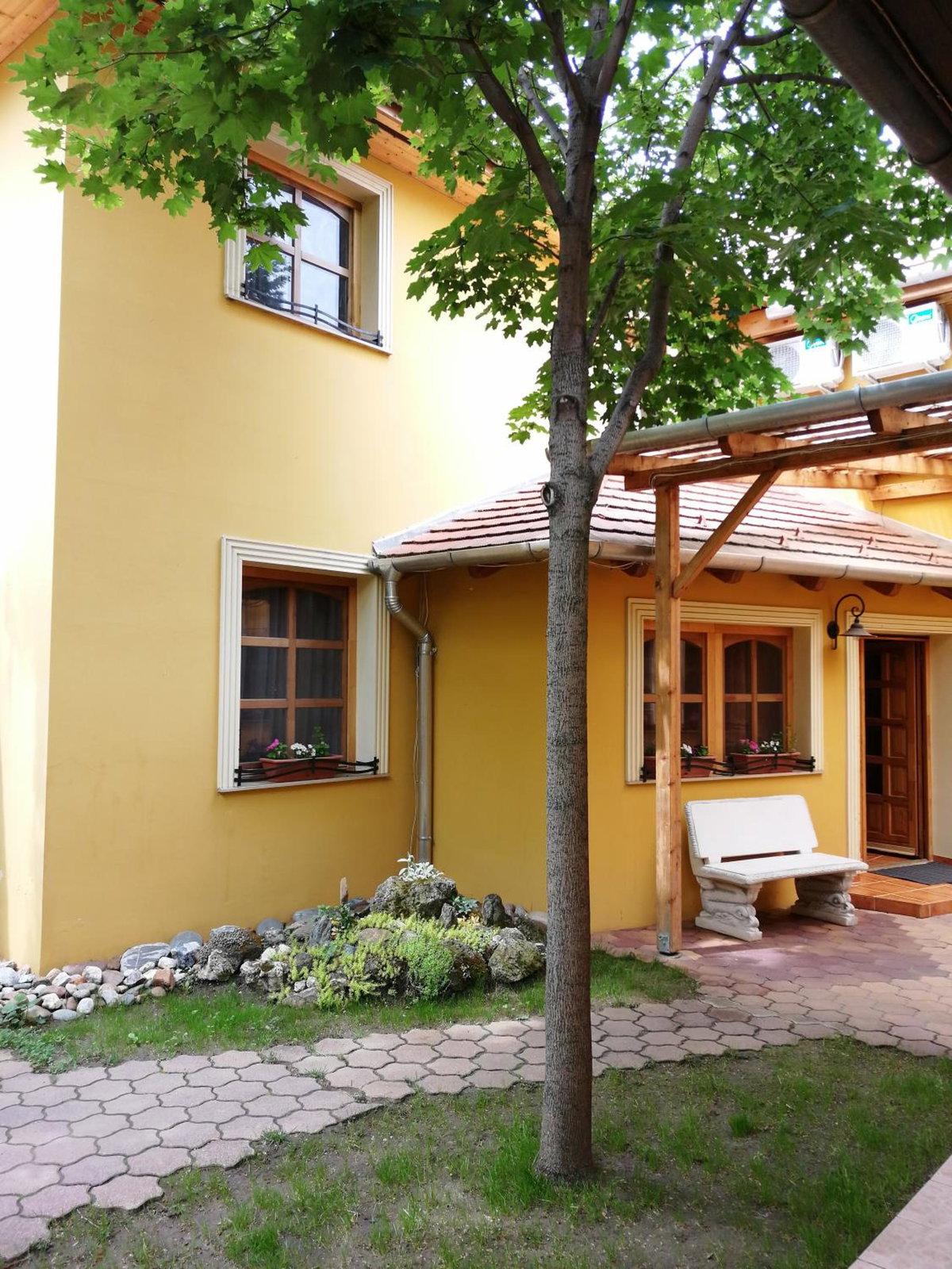 Karpatia Esztergom, Hungría