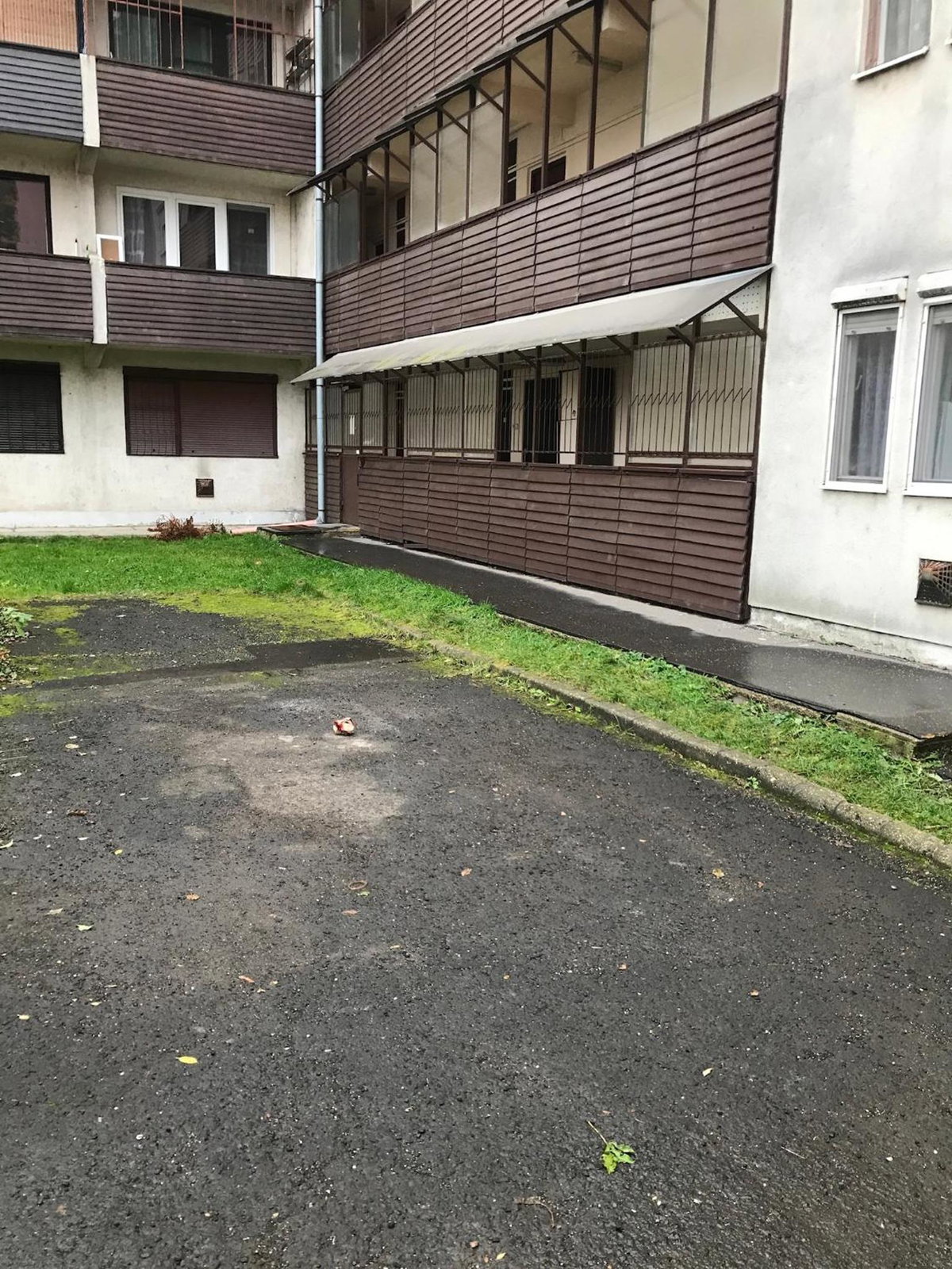Menta apartman, Hungary
