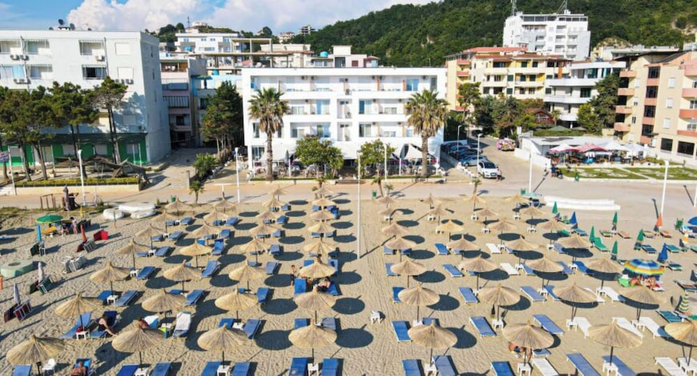Hotel · Hotel Besani, Durrës