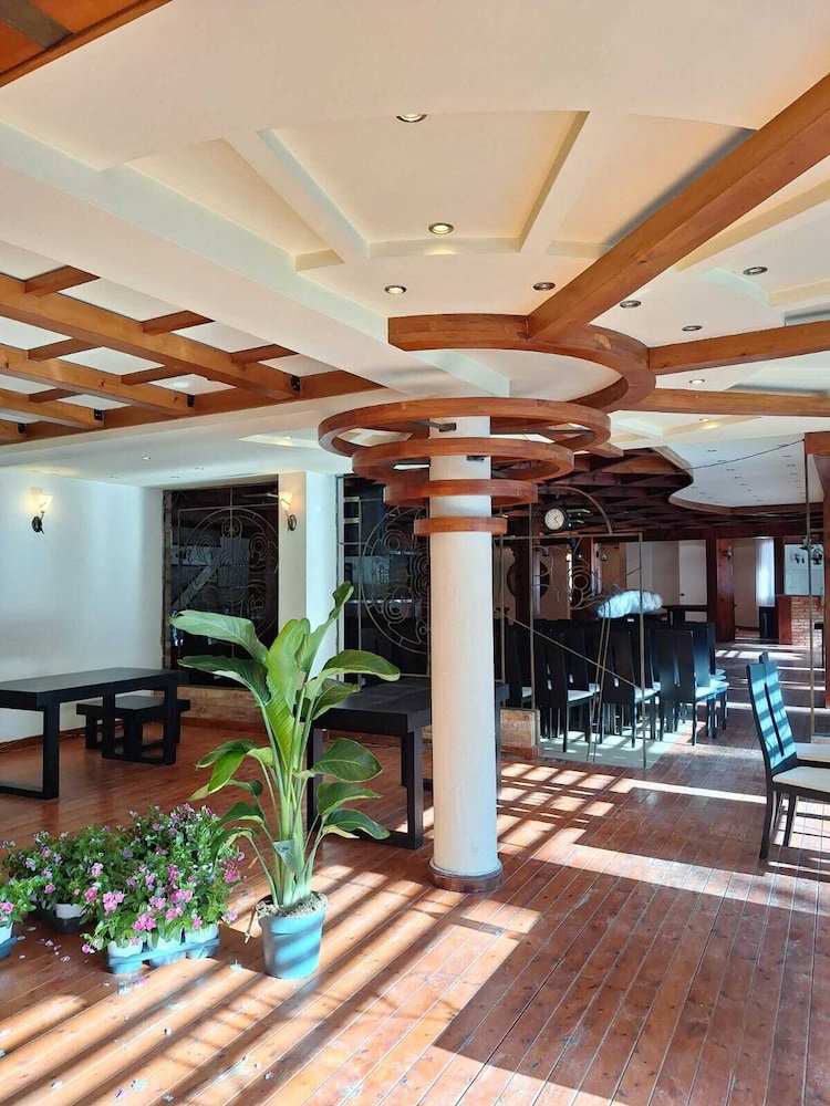 Danis Hotel, Albania