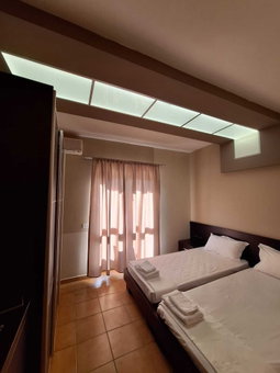 Danis Hotel, Golem, Albania